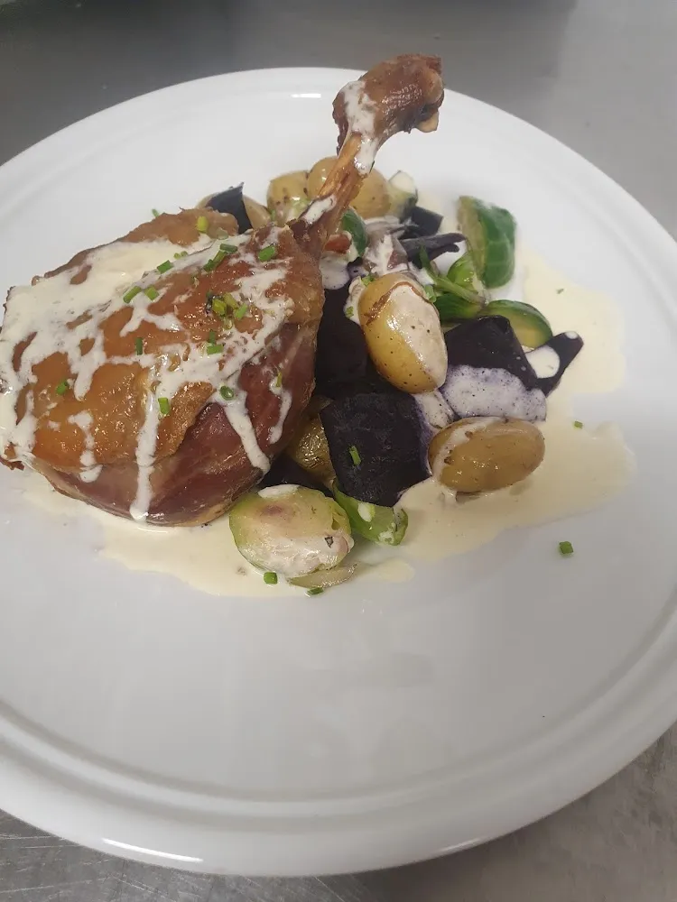 Cuisse de Canard Confite Et Sa Crème d'Ail