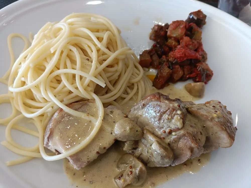 Porc Amb Samfaina I Espaguetis